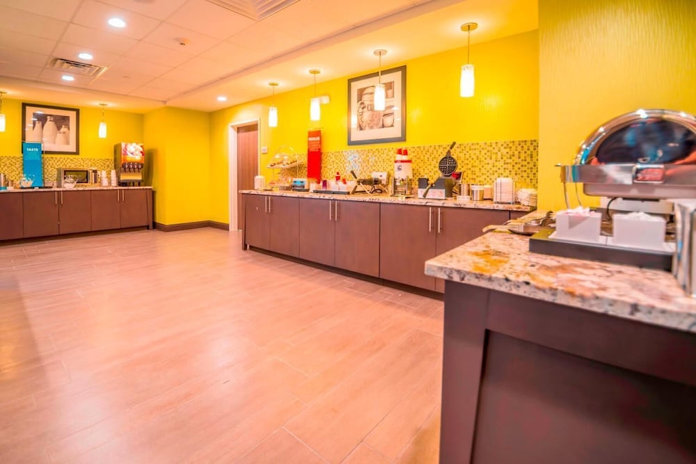 Hampton Inn & Suites La Porte - photo 33