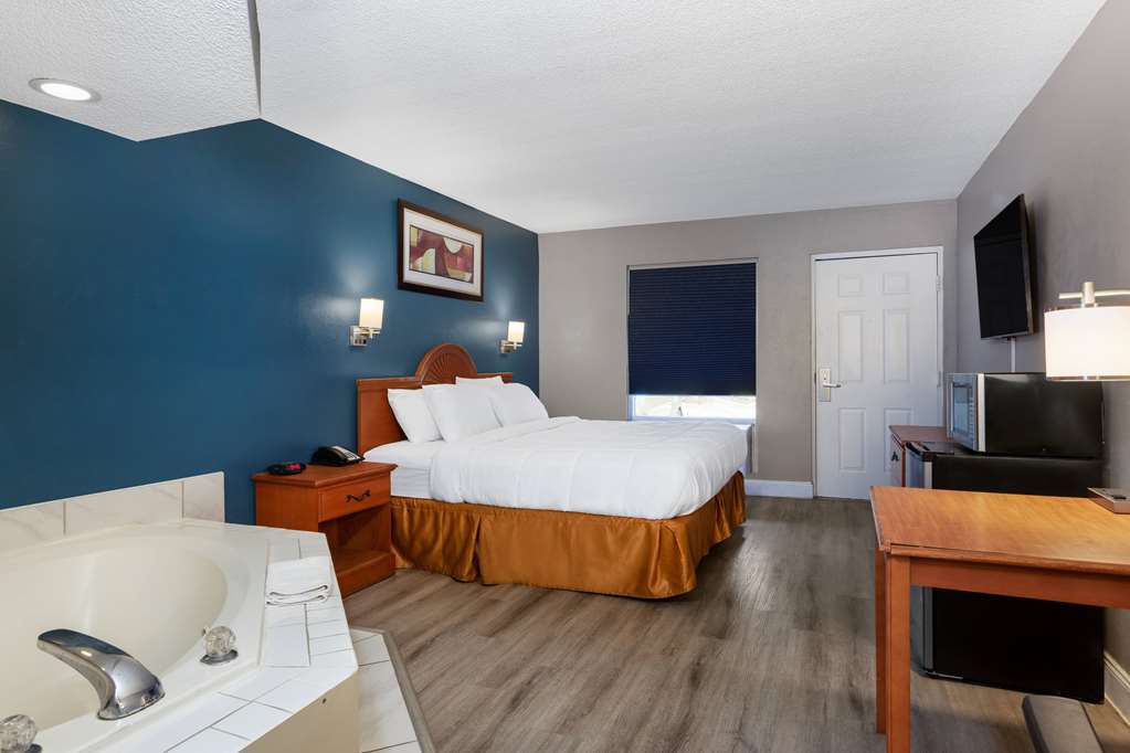 Baymont by Wyndham Marianna - photo 20