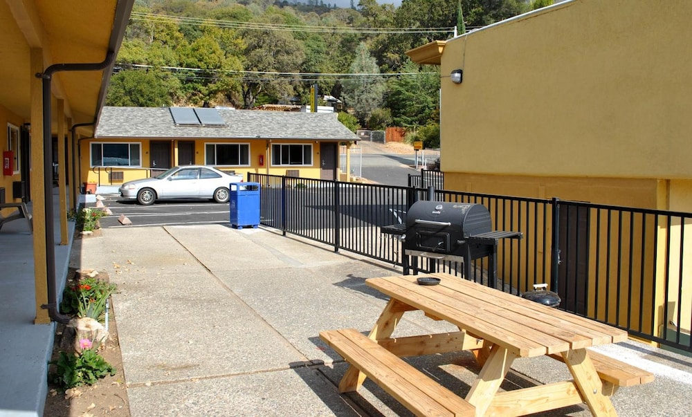 Lake Marina Inn - featured photo