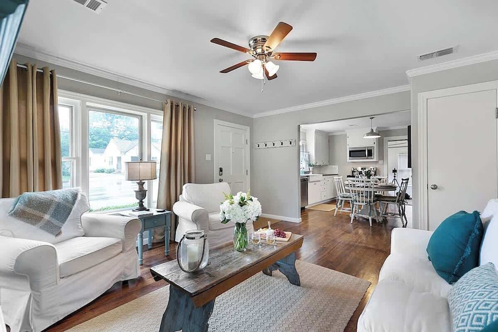 Charming Home Just 4 Blks from Main St — 4-Star Luxury Hotel in Fredericksburg, United States
