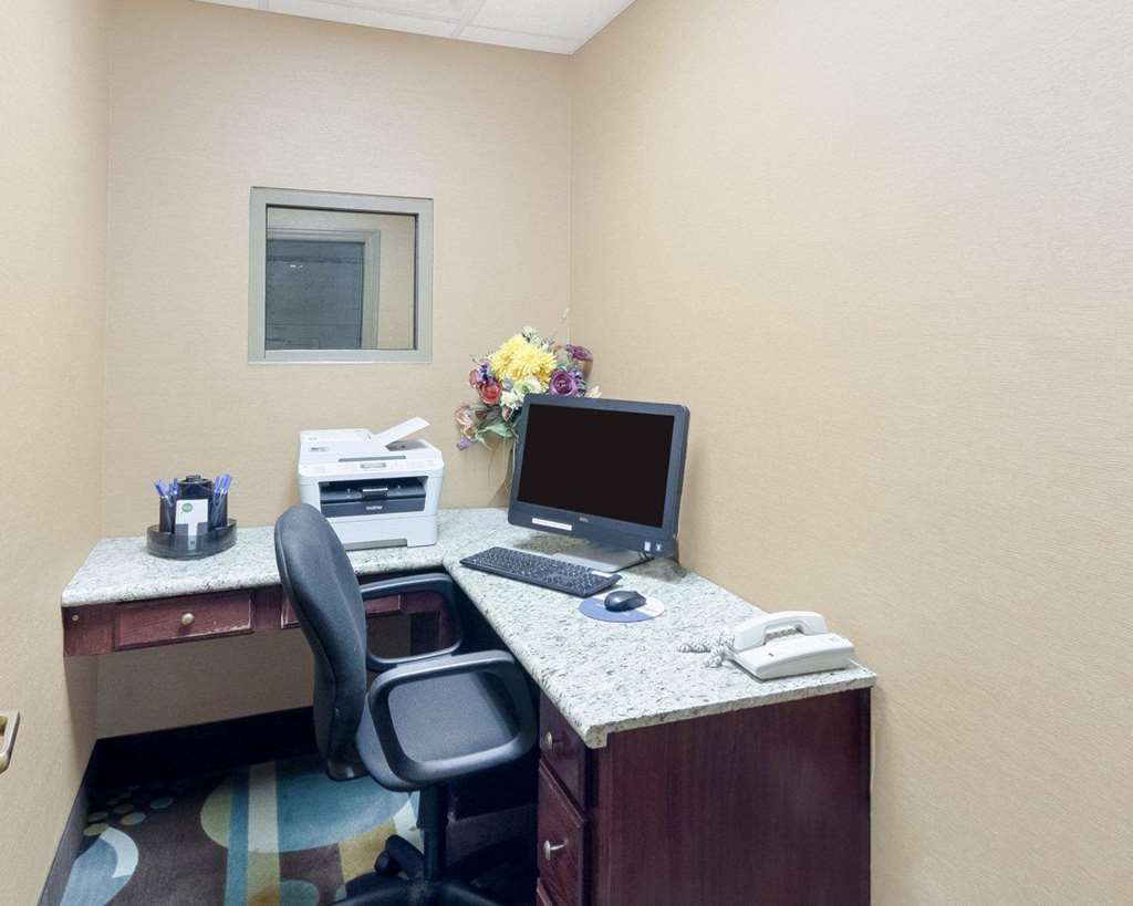 Comfort Inn & Suites Fayetteville University Area - photo 28