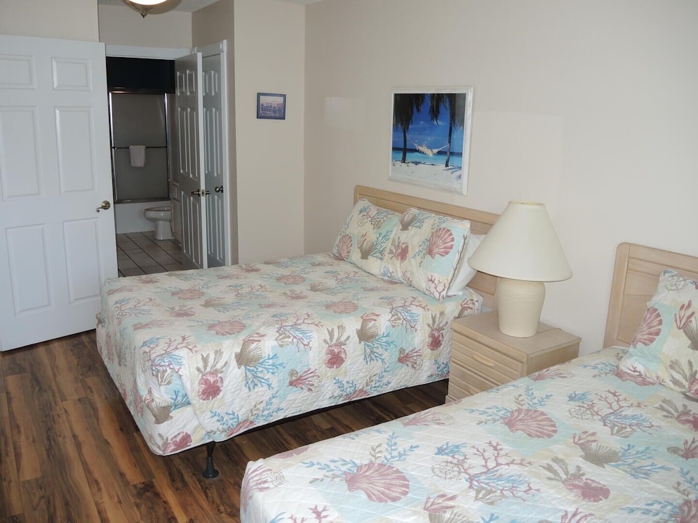 Golf Resort Villa 509 within Walking Distance to Food and the Pool by RedAwning - photo 4