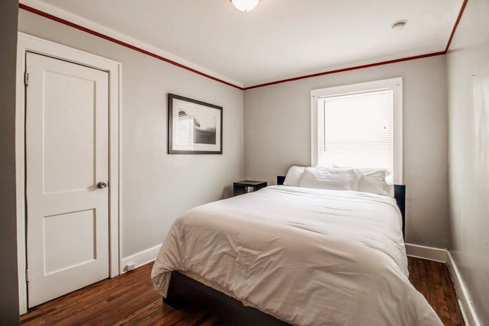 Automaniac Spot in the Heart of Pontiac 3 Beds 2 Baths - photo 23