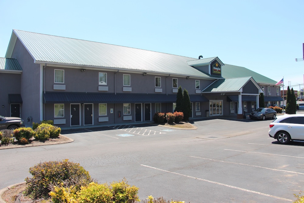 Douglas Inn And Suites - photo 31