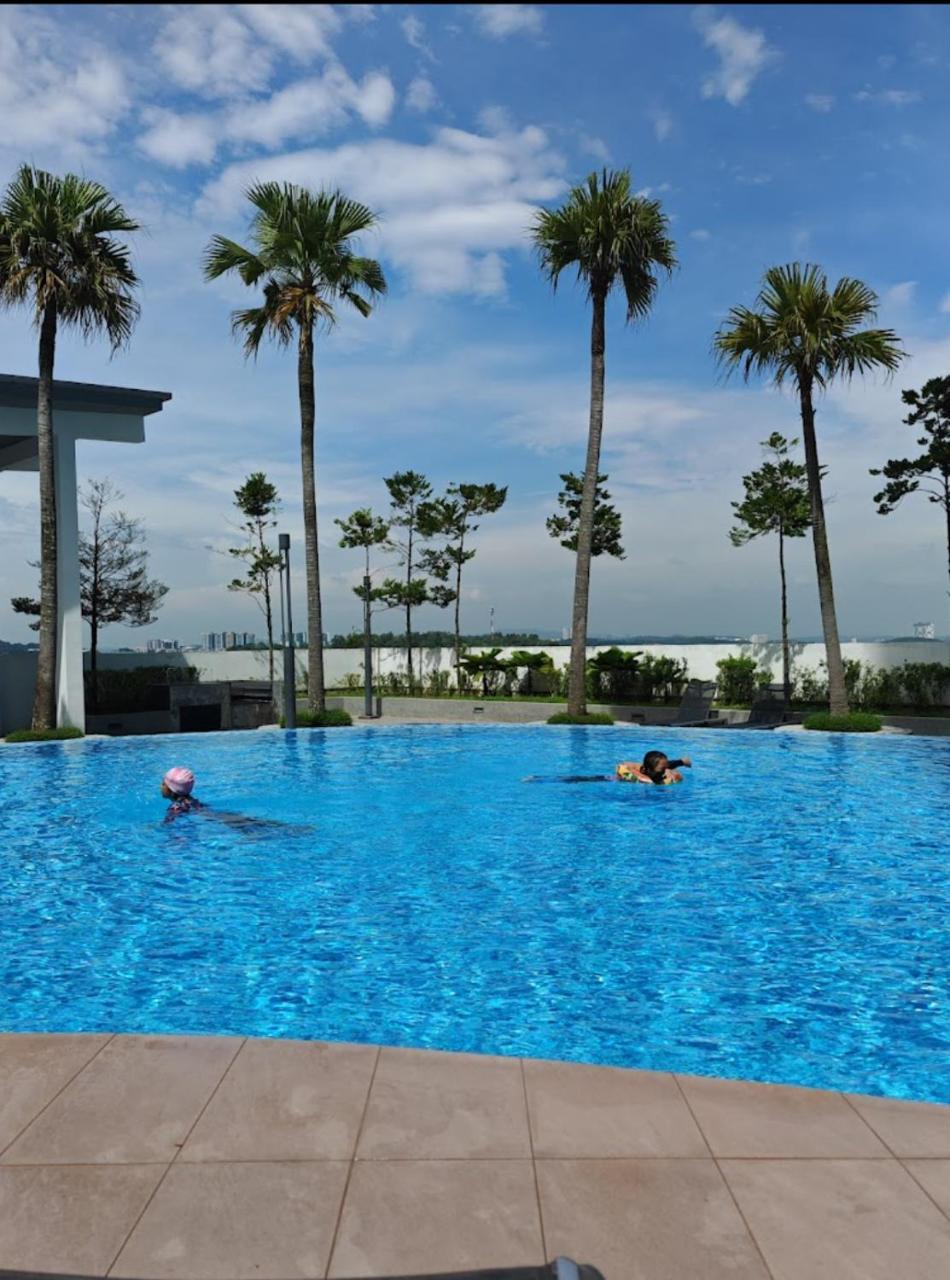 Townhill Guesthouse @ Bandar Teknologi Kajang — 4-Star Luxury Hotel in Semenyih, Malaysia