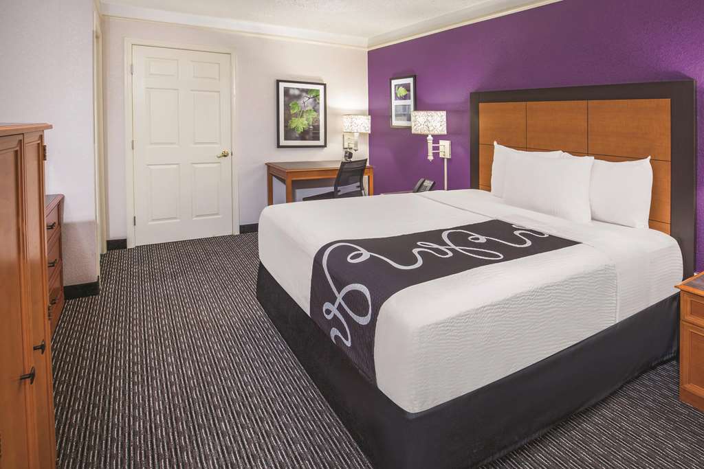 Howard Johnson by Wyndham Sacramento Downtown - photo 15