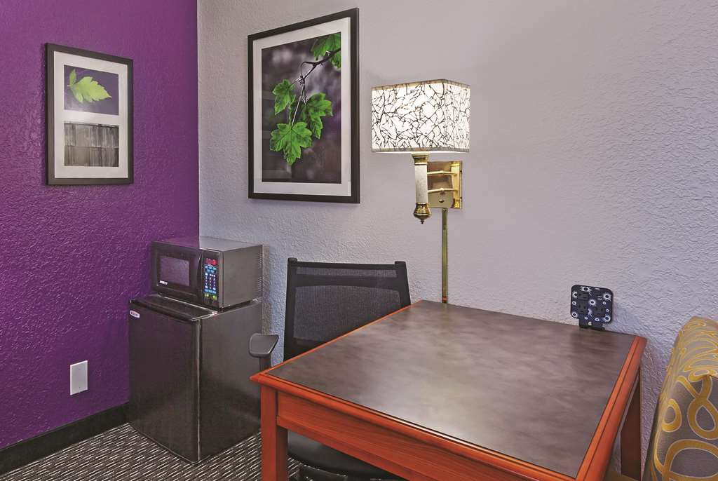 Travelodge by Wyndham Houston Cy Fair - photo 9