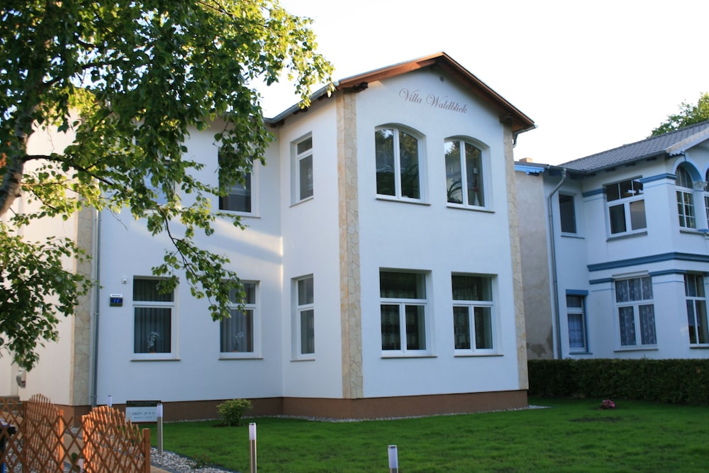 Ferienwohnungen Villa Waldblick — 4-Star Luxury Hotel in Seebad Bansin, Germany