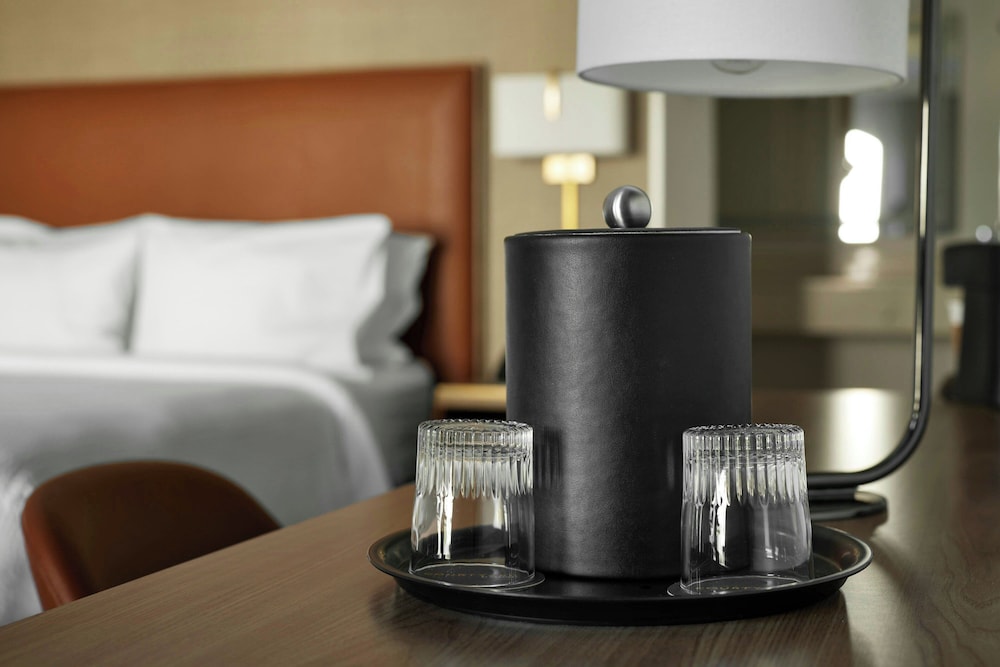Courtyard by Marriott Pasadena Old Town - photo 9