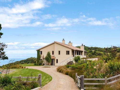 Muriwai Estate — 5-Star Luxury Hotel in Muriwai Beach, New Zealand