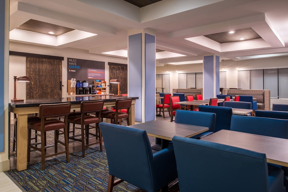 Holiday Inn Express Hotel & Suites Tampa Anderson Rd Veteran by IHG - photo 50
