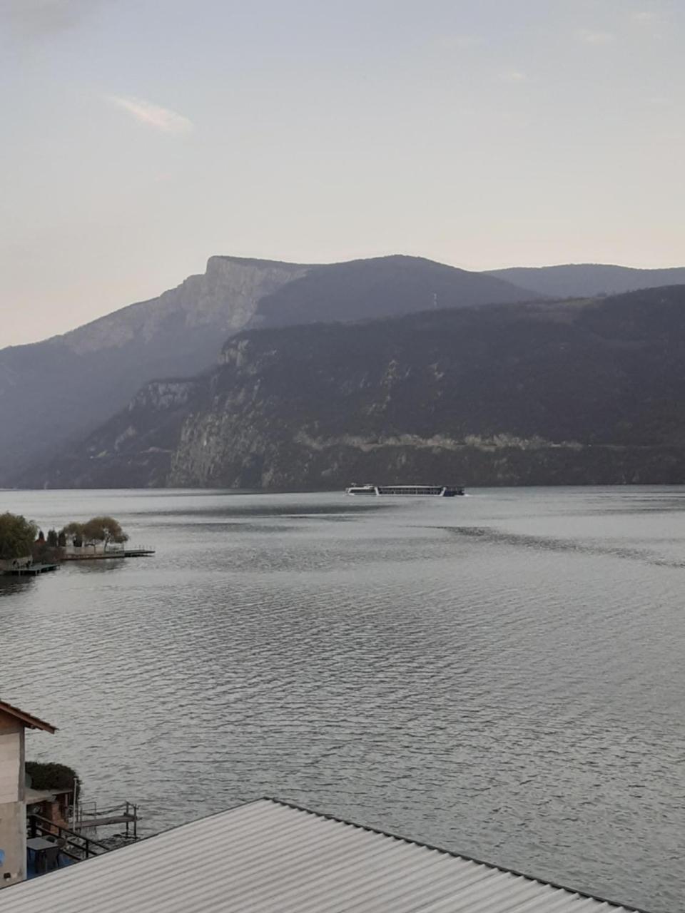 Cazanele Dunarii La Cumatru — hotel in Dubova