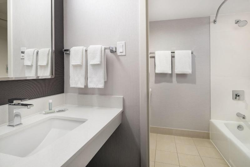Courtyard by Marriott San Mateo Foster City - photo 96