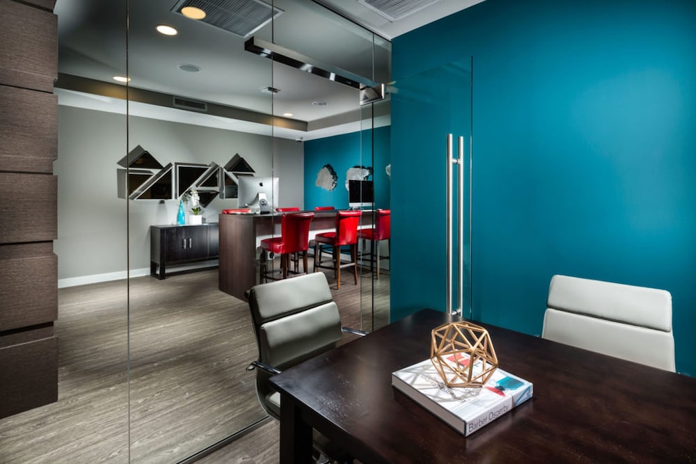 Resort Style Suites in Downtown LA - photo 56