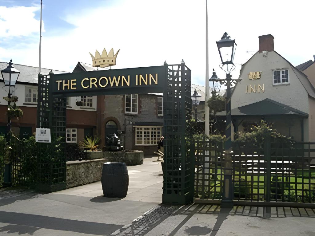 The Crown Inn — Swindon