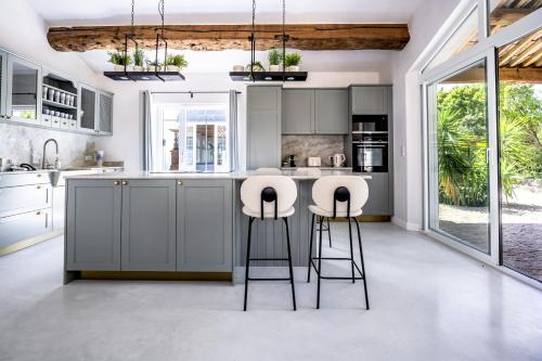 Secret d’Uzès Place aux Herbes Piscine chauffée et Jacuzzi in Uzes, France