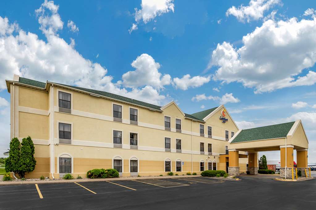 Comfort Inn Walcott near Davenport - photo 2