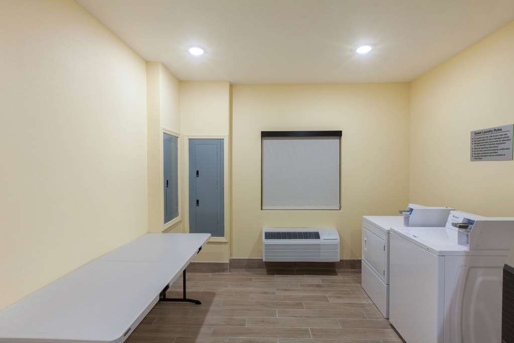 Days Inn by Wyndham Baton Rouge Airport - photo 21