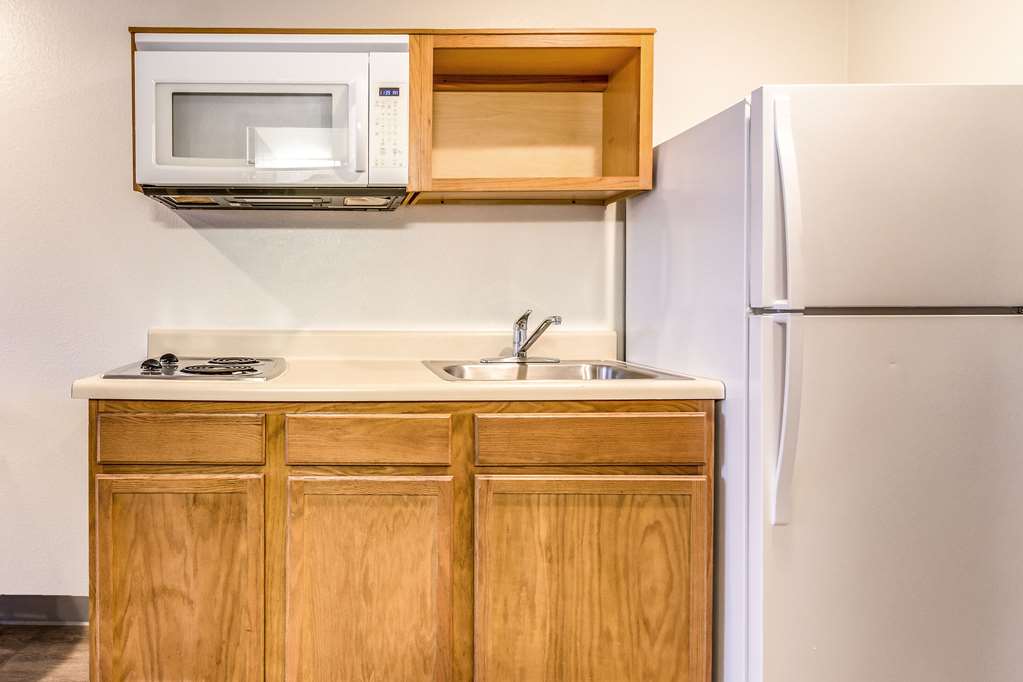 WoodSpring Suites Houston Baytown - photo 12