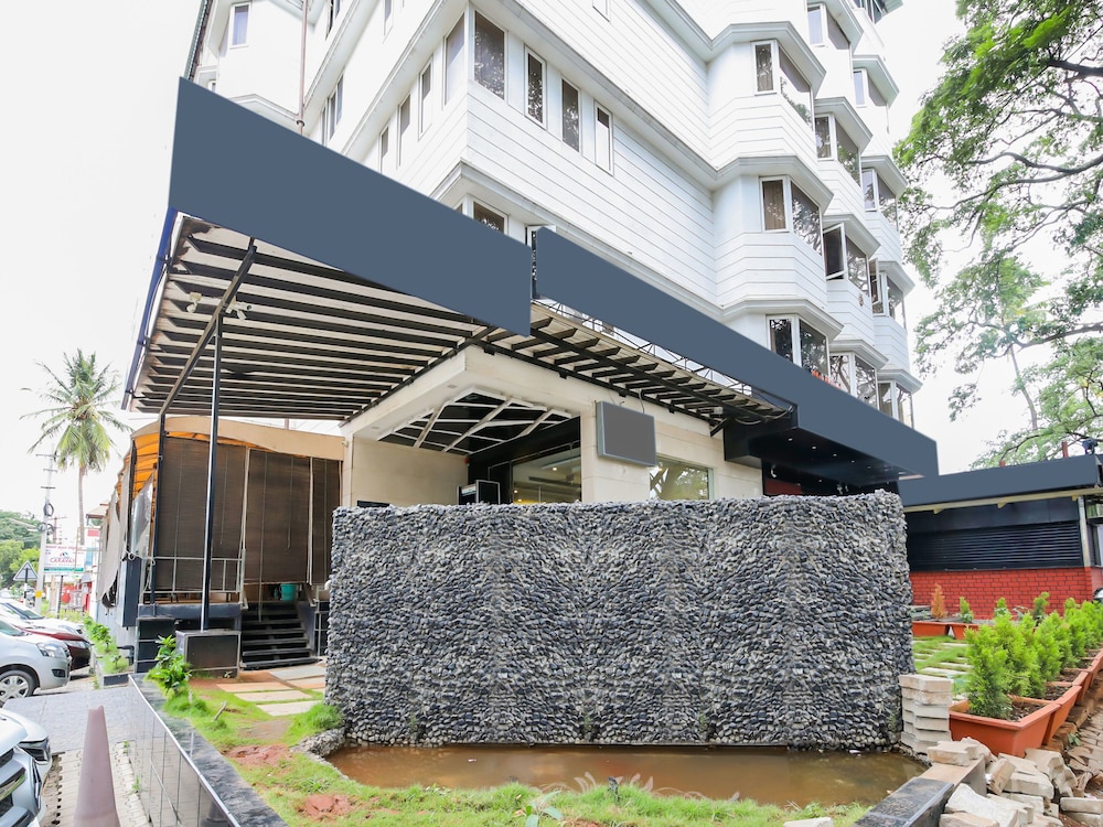 Capital O 18430 The Dawn Hotel in Mysore, India