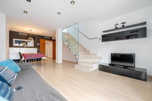 Hauzify I Apartament Ponent — 4-Star Luxury Hotel in Pineda De Mar, Spain