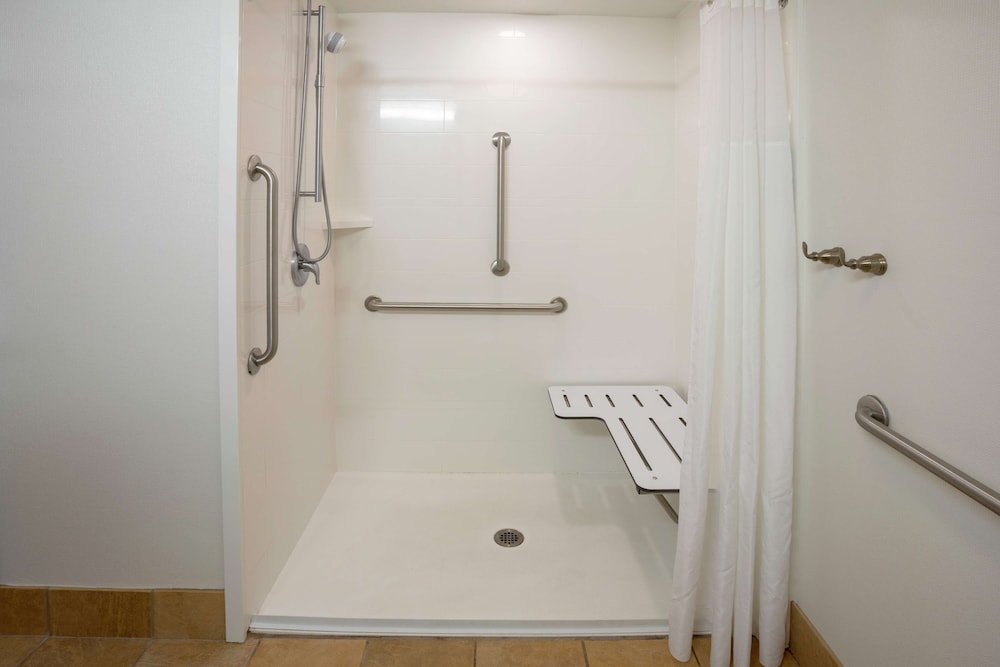 Hampton Inn Duluth Canal Park - photo 37