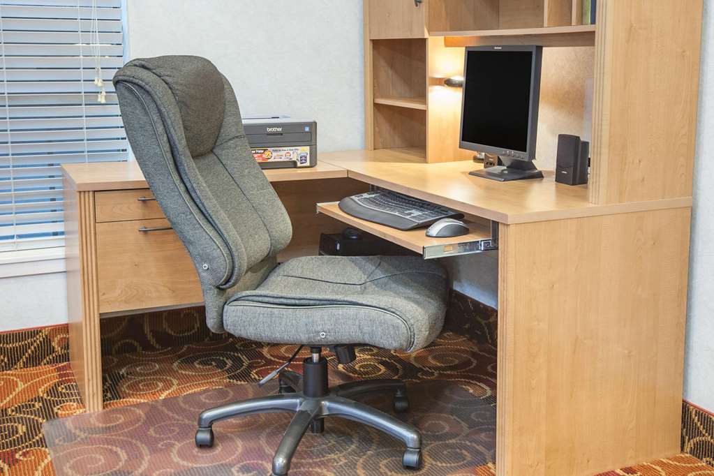 Super 8 by Wyndham White Hall - photo 15