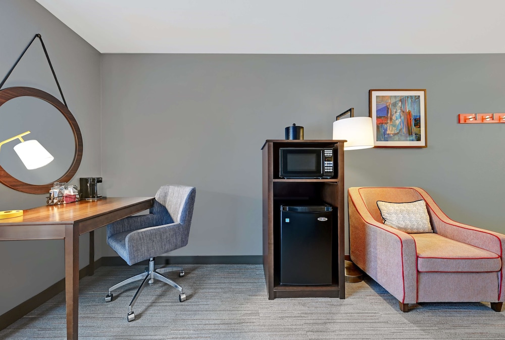 Hampton Inn Farmington - photo 13