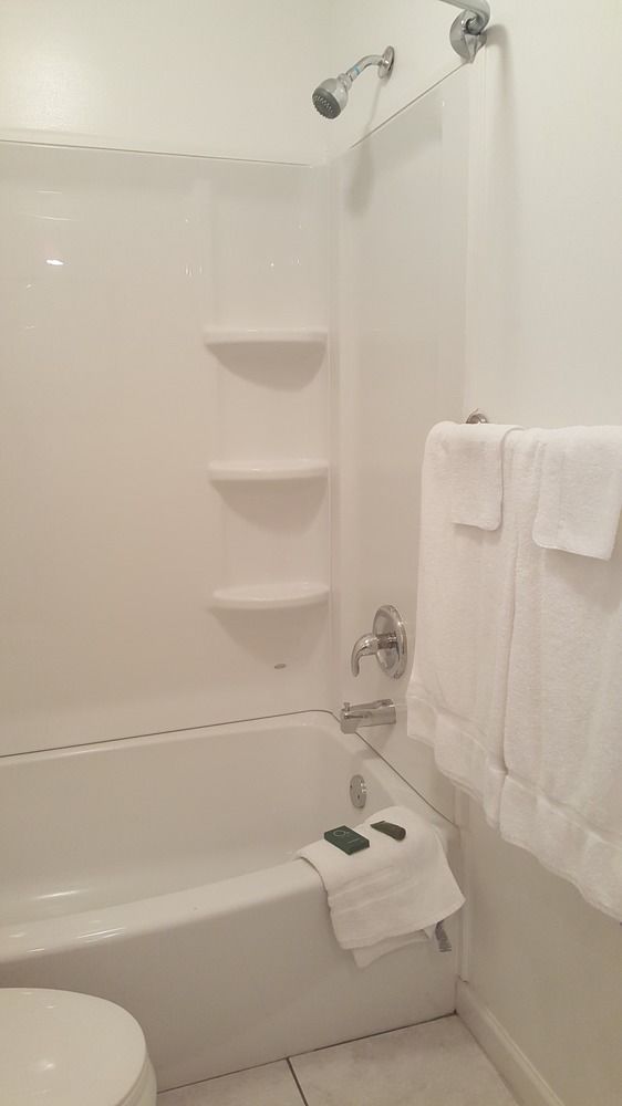 Jefferson Inn and Suites - photo 23