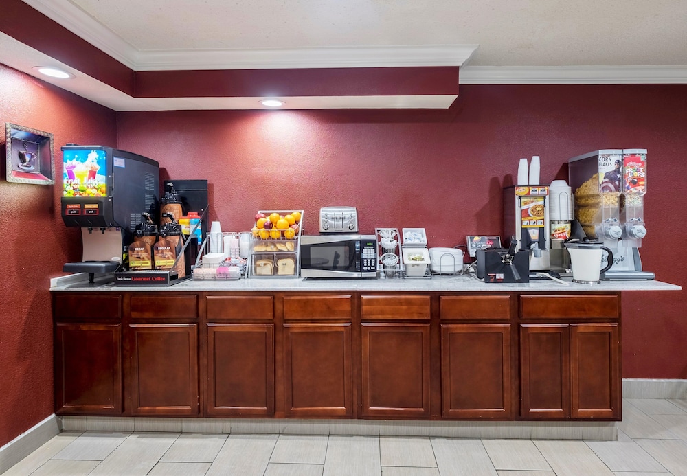 Red Roof Inn Binghamton North - photo 23