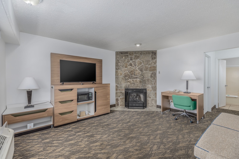 Crossroads Inn & Suites - photo 20