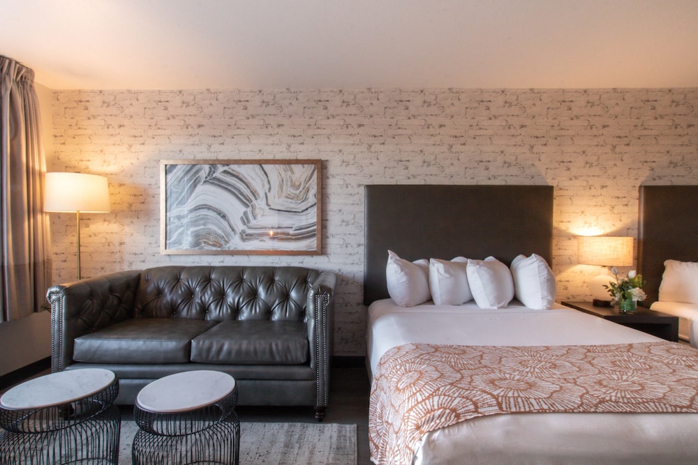 Oxford Suites Chico - photo 9