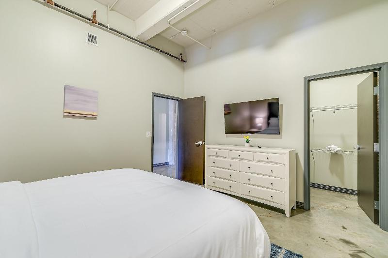 Luxury Downtown Dallas Stay by Amyfinehouse - photo 200