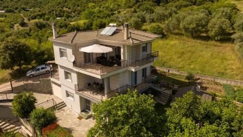 Lago Village House — 4-Star Luxury Hotel in Kalampaka, Greece