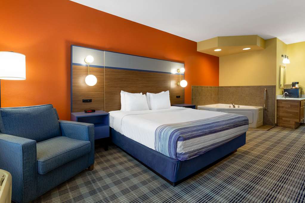 AmericInn by Wyndham Fulton Clinton - photo 23