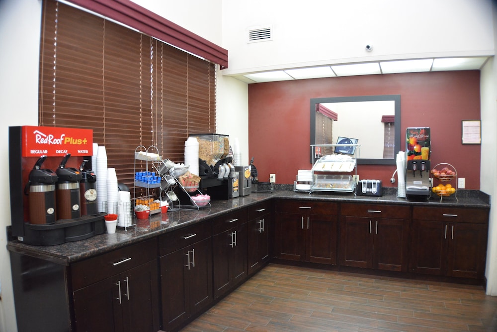 Red Roof Inn PLUS & Suites Chattanooga Downtown - photo 15
