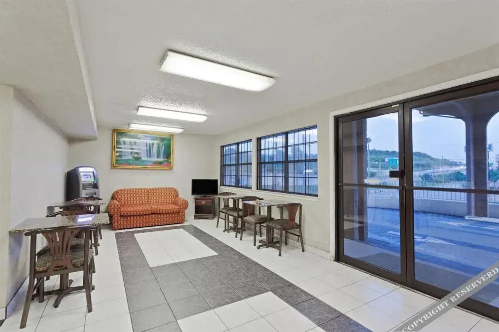 Days Inn by Wyndham Downtown Nashville West Trinity Lane - photo 9