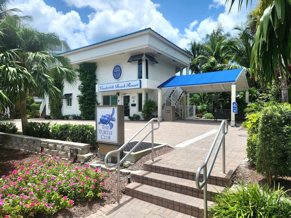 Vanderbilt Beach Resort - carbon neutral hotel in Naples