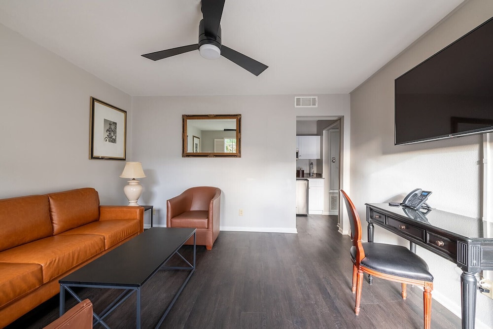 French Quarter Suites Hotel - photo 11