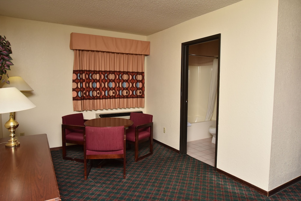 Super 8 by Wyndham Springfield Battlefield - photo 16