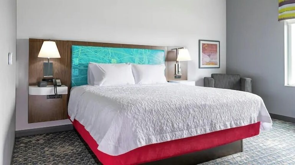 Hampton Inn & Suites North Attleboro - photo 11