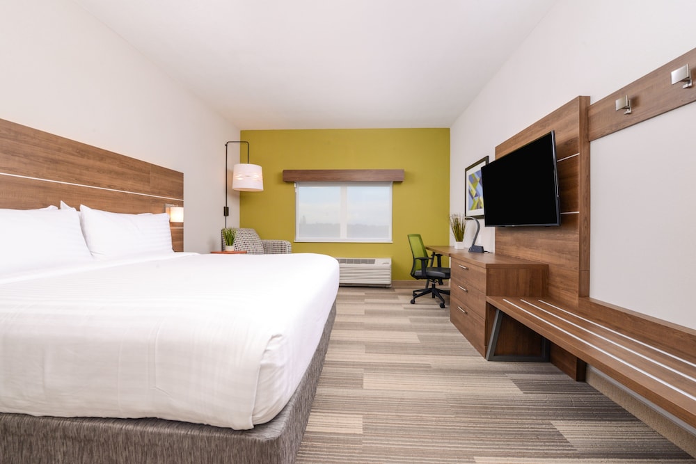 Holiday Inn Express & Suites St. Petersburg Madeira Beach by IHG - photo 9