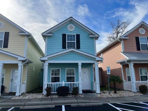 Newly Upgraded 2 BR Cottage 2 Blocks To Beach — 4-Star Luxury Hotel in Myrtle Beach, United States