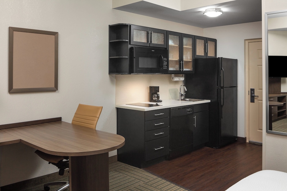 Candlewood Suites Omaha Airport by IHG - photo 15