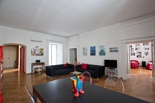 Bella Napoli Art Gallery — 4-Star Luxury Hotel in Naples, Italy