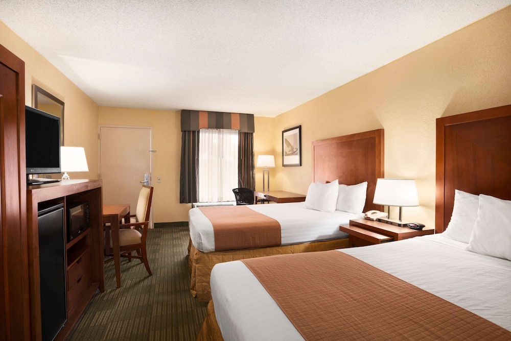 Days Inn by Wyndham Jacksonville Airport - photo 11