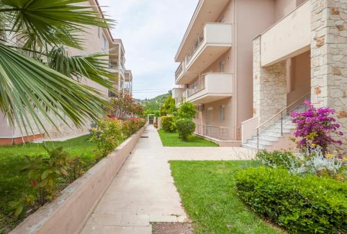 Icon Deluxe accommodation — 4-Star Luxury Hotel in Pefkochori, Greece