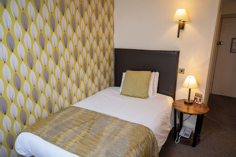 Cross Hands Hotel Old Sodbury by Greene King Inns in Bristol, United Kingdom