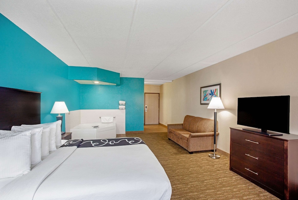 La Quinta Inn & Suites by Wyndham Sarasota I75 - photo 9