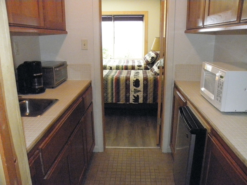 Creekside Lodge - photo 8